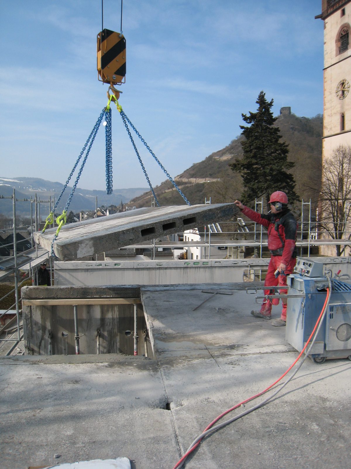 Rückbau mit Kran und Seilsägetechnik